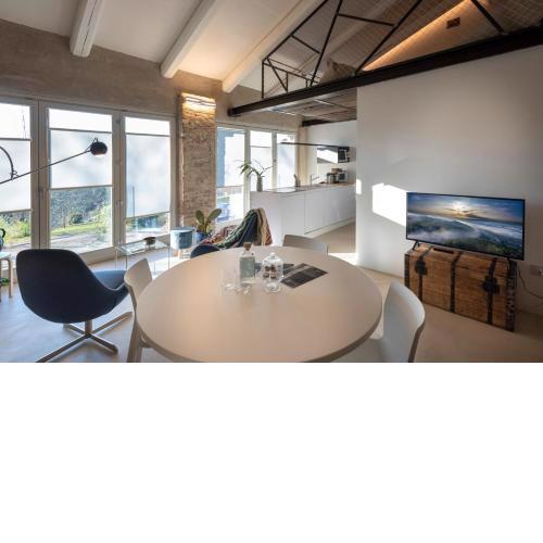 ROSTAGNI 1834 apt in villa with pool in the Barolo region