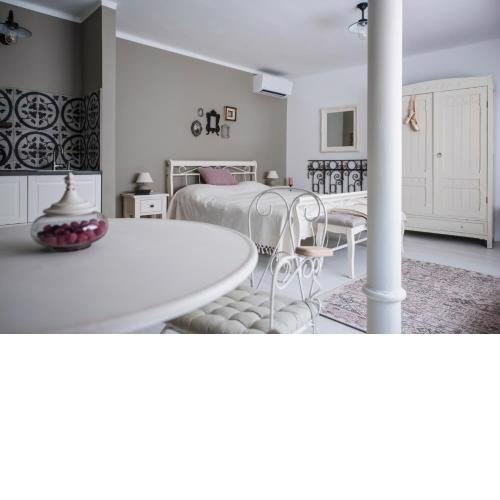 Rouge Apartman free parking nearby