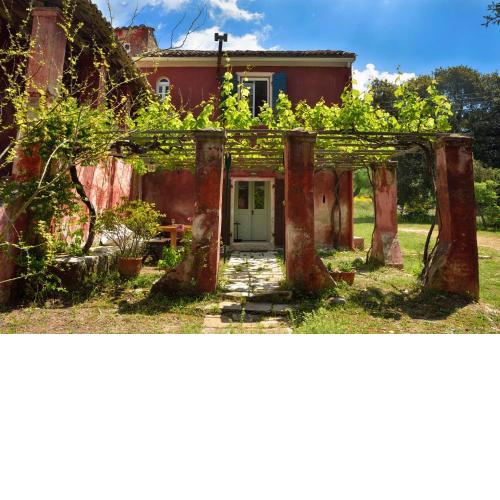 Roumanades Estate