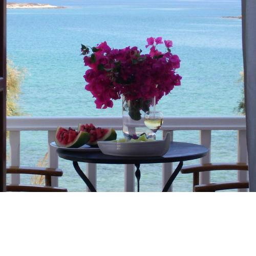 Roussos Beach Hotel