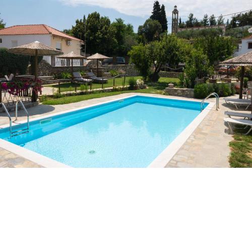 Roxani Farmhouse Getaway with Pool