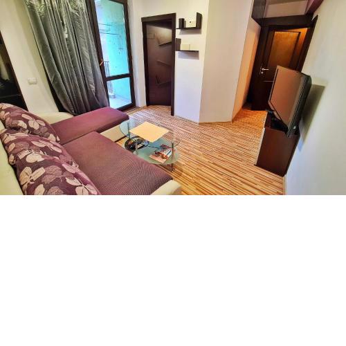 Roxy Apartment
