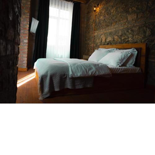 Roya Rooms