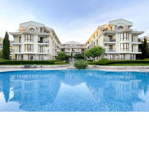 Royal Bay - Beachfront Apartments with Self Check-In