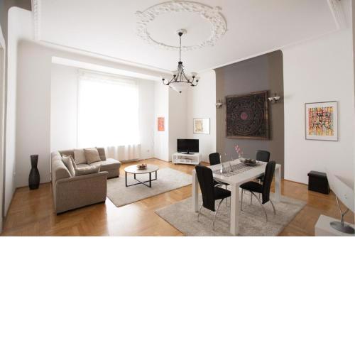 Royal Center Apartment