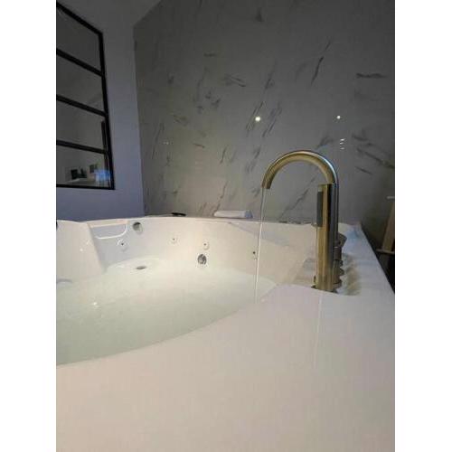 Royalroom3.0- Relaxing SPA & luxury apartments