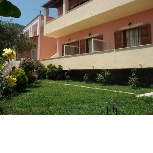 Roza's Home and Studios