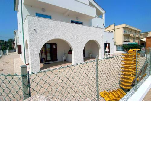 RS314 - Marcelli, bilocale in residence fronte mare