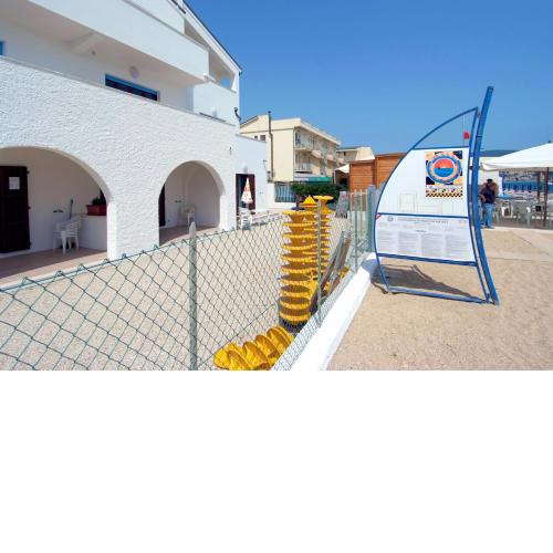 RS315 - Marcelli, bilocale in residence fronte mare
