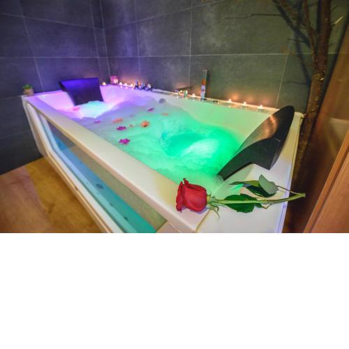 Rural house with jacuzzi and fireplace in the room for 2 people