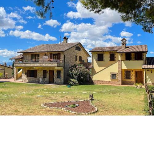 Rustic holiday home in Assisi with swimming pool