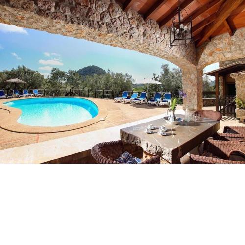 Rustic house with views to the Pollensa mountains. Special Car Hire Prices for our Guests