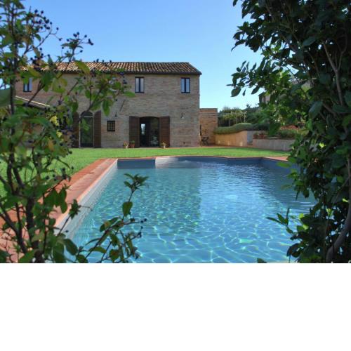 Rustic villa in Marche with private garden and pool