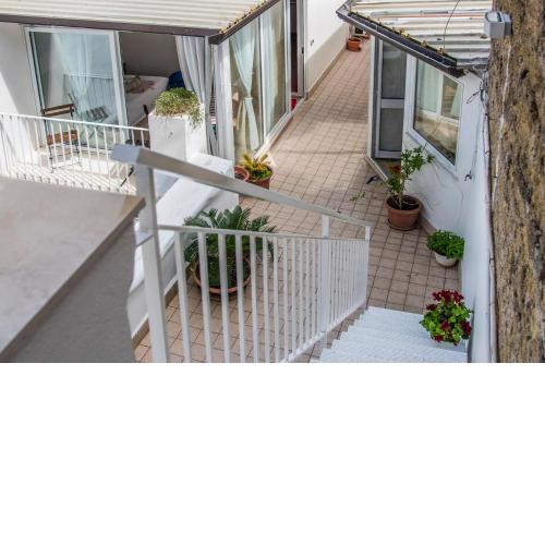 S- Naples Loft with balcony in the historic center