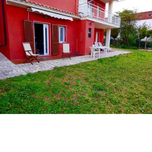 S101 - Sirolo, comodo bilocale con giardino