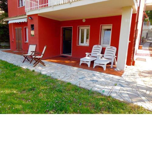 S104 - Sirolo, comodo bilocale con giardino