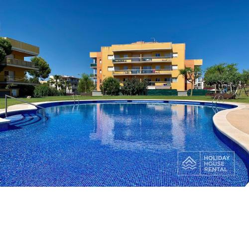 S25 beautiful apartment + pool. near the beach