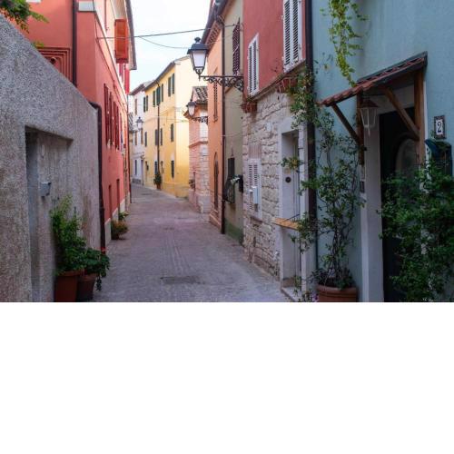S268 - Sirolo, delizioso trilocale nel centro storico con posto auto