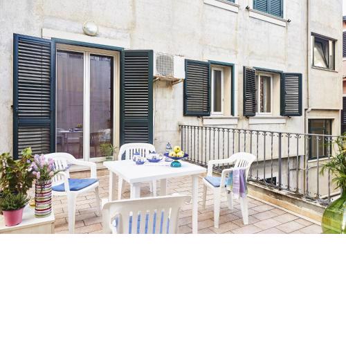 Sabbia1 CaseSicule, Apartment in the City Center and beside the Main Square, Beach at 100 m, Wi-Fi