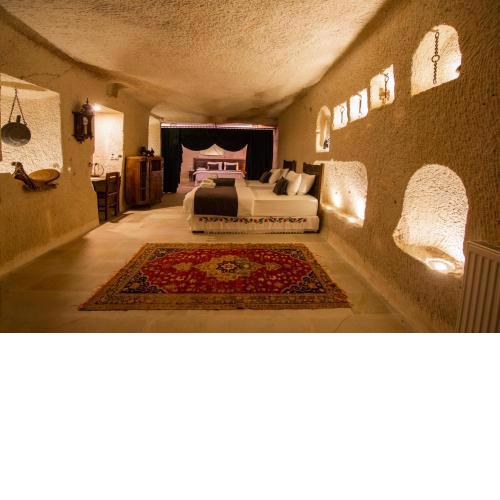 Saddle Cave Hotel