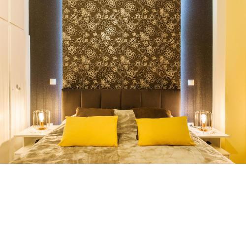 Safe, Central, Smart Double Rooms in apartment, next metro station walk to Acropolis