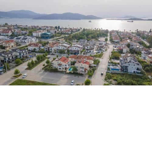 Sahile Yakın Havuzlu Villa 6+2 kişilik