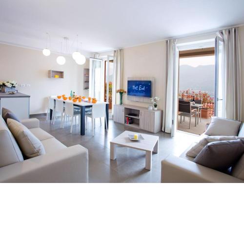 SALA COMACINA RESIDENCE NO 4