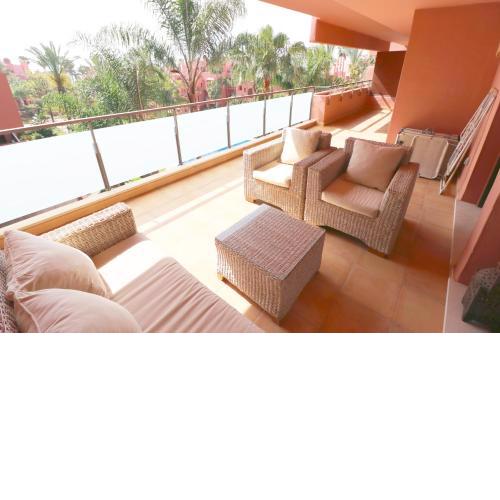 Salinas. Apartment for 4. Terrace/Parking/Pools/Gym/4mins beach