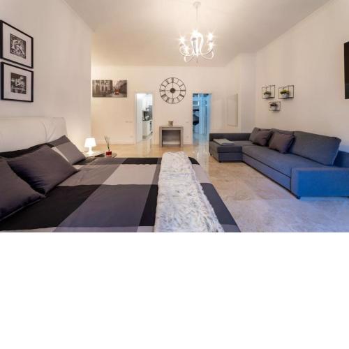 San Babila - Luxury Milanese Apartment