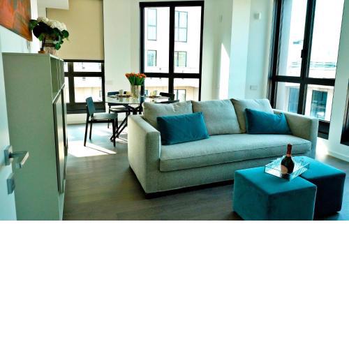 San Babila Modern One Bedroom Apartment Close to Duomo