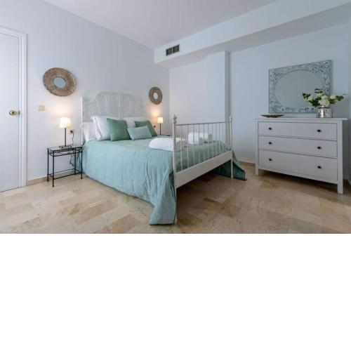 San Clemente Central Suite by Valcambre