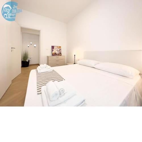 San Maurizio Tirabora Short Rent