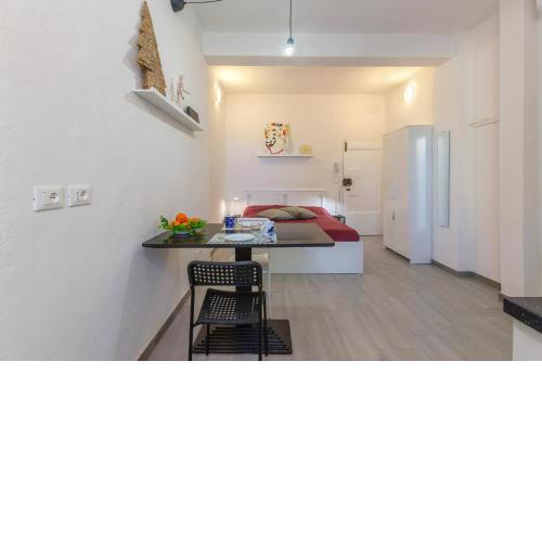 San Vitale University Center Apartment