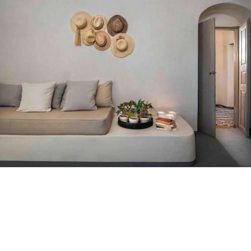 Sandandstone villa Santorini
