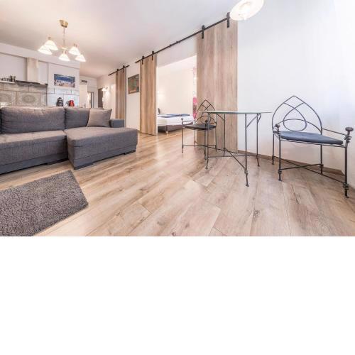 SANDRA APARTMENT CLOSE TO CHAIN BRIDGE