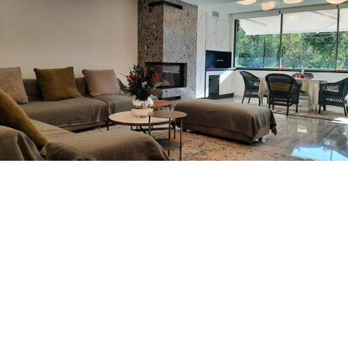 Sandy's Superior Suite