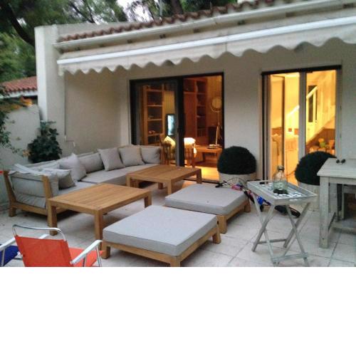 Sani Villa Leventis, Apollon and Sokrates Corner