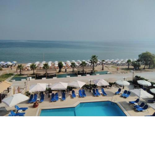 Santa Beach Hotel