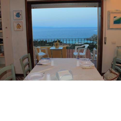 Santa Teresa Gallura Via Piemonte centre top sea view apartment 2-6 people, wifi free garage