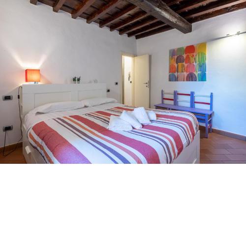 Sant’Ambrogio Colorful Apartment