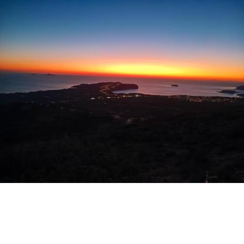 Santorini Raw and Grafic house in castle