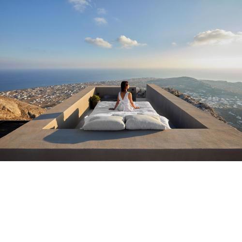 Santorini Sky, The Lodge