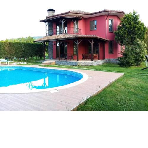 Sapanca Eryas kırmızı villa
