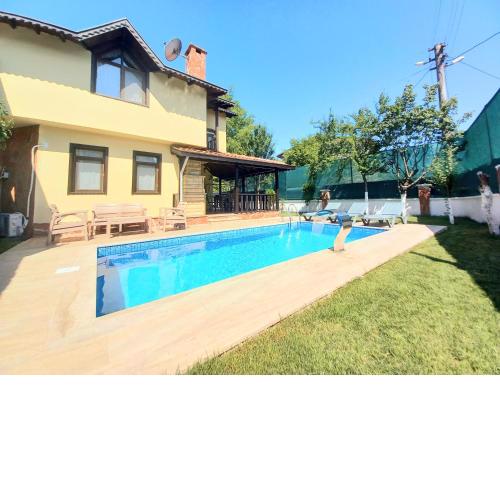 Sapanca Villa Ayan, Korunaklı Özel Havuz ve Müstakil Bahçeli Merkezi Villa
