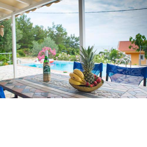 Sarakiniko with private pool