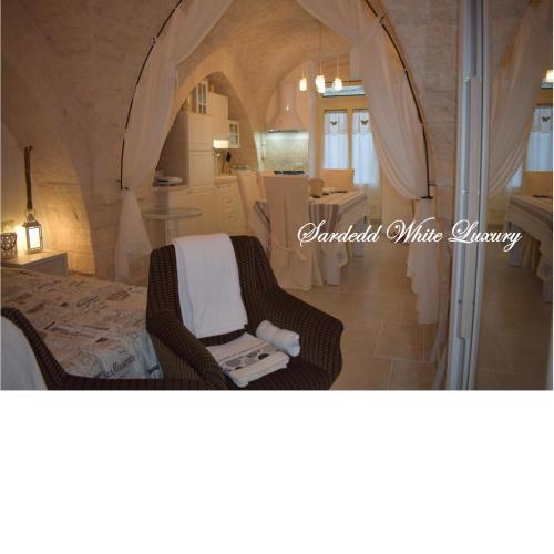 Sardedd White Luxury
