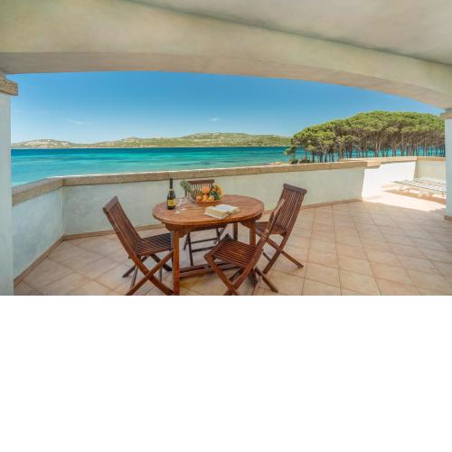 Sardinia Family Villas - Seaside Villa Leonora pedestrian area