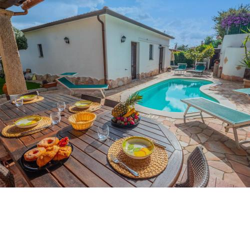 Sardinia Family Villas - Villa Donatella with private pool