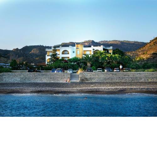 Sarikampos Beach