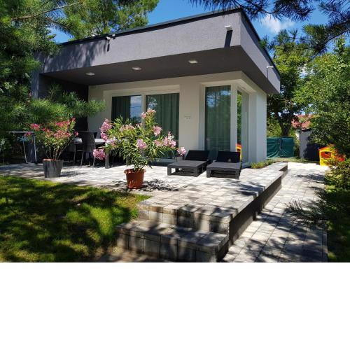 SÁRLOTT APARTMAN